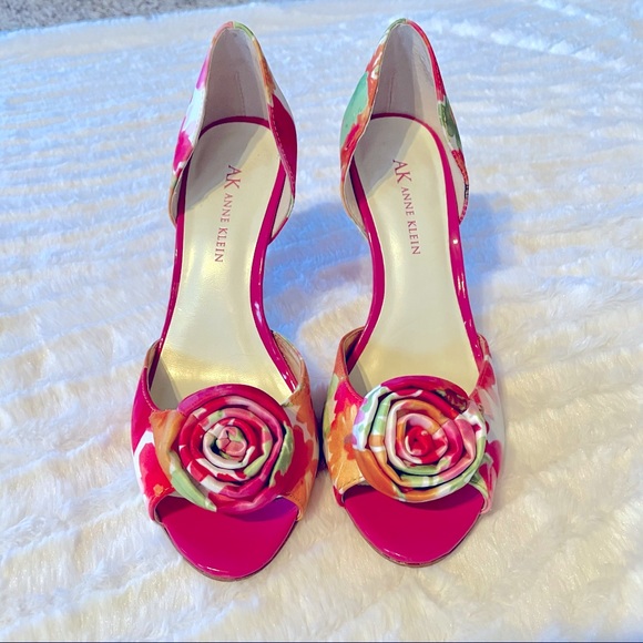 Anne Klein Floral Pumps - Picture 6 of 8